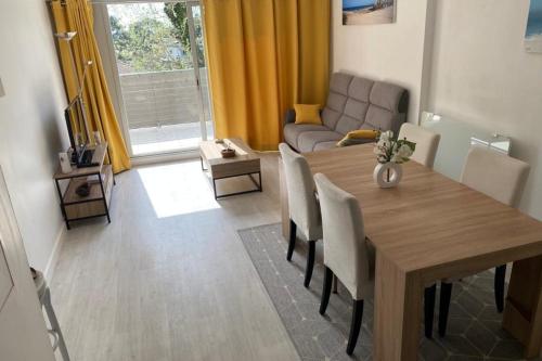 Photo de la galerie de l'établissement Duplex Apartment With Balcony And Close To The Sea, à La Baule