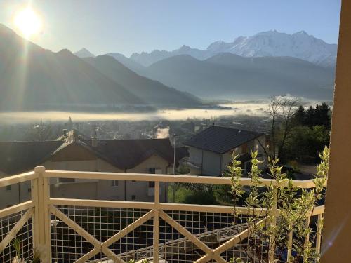 Photo de la galerie de l'établissement Appartement vu sur mont blanc, à Sallanches