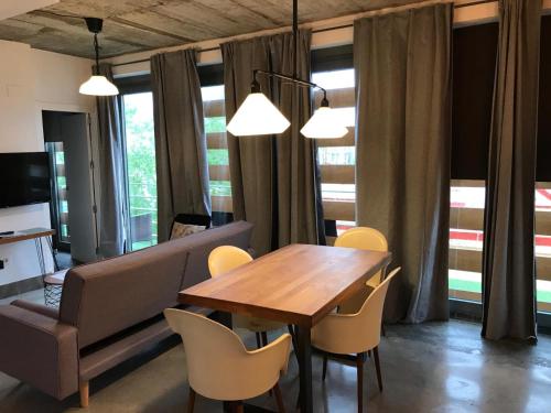 Televízia a/alebo spoločenská miestnosť v ubytovaní Urban House Siurot 33