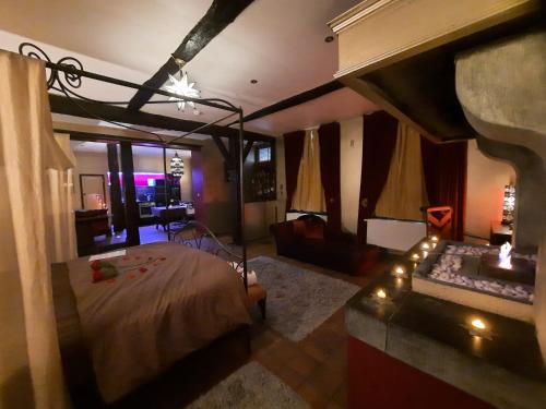 Giường trong phòng chung tại Le Clos des Thermes