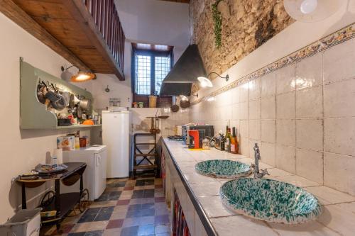 a kitchen with two sinks and a counter top at The Holiday And Art Seahorse House in Vittoria