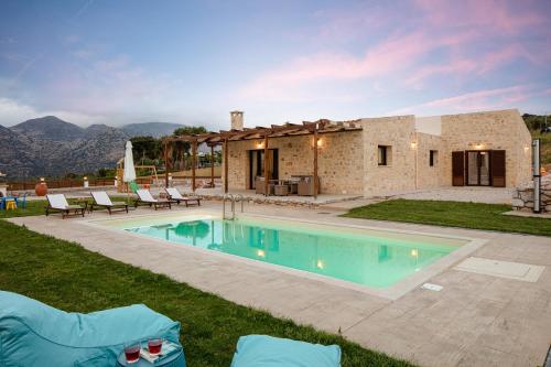 Unique, stonebuilt, rural villas with private pools!の敷地内または近くにあるプール