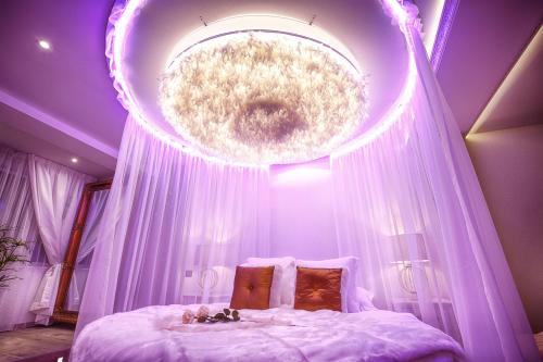 Giường trong phòng chung tại Le Clos des Thermes