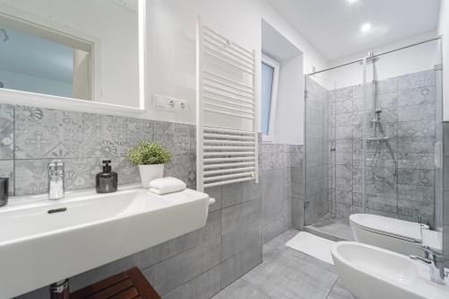 Casabella Apt - 2 bedroom near to Andrassy Ave 1067 Budapest, 84 Csengery utca kép - 3