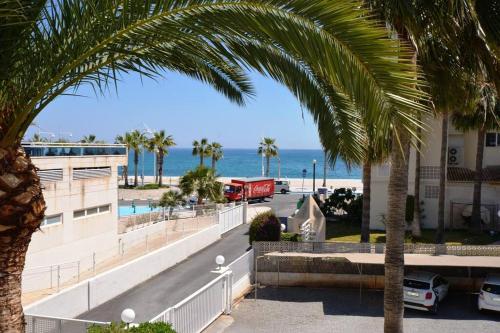 Appartement met zicht op ZEE, strand op 40 meter.