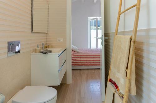 a small bathroom with a toilet and a bed at Green Woody Home in Rome