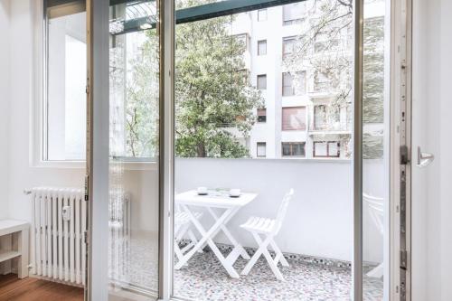 Easylife - Milano - Coni Zugna 27 - Solari