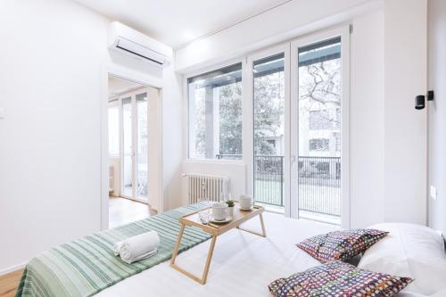 Easylife - Milano - Coni Zugna 27 - Solari