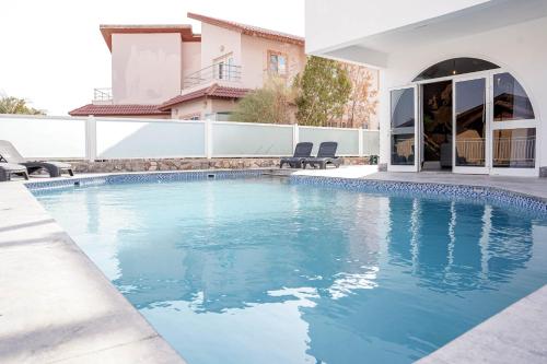Bazén v ubytování YalaRent Ivy Villa with Private Pool nebo v jeho okolí