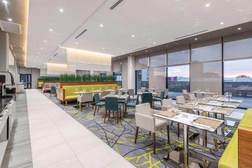 Restoran atau tempat lain untuk makan di Hilton Garden Inn Windhoek