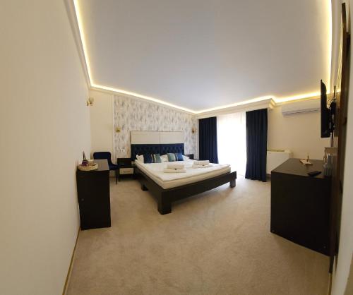 a large room with a bed and a couch at Pensiune Heavens in Brăila
