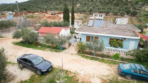 two cars parked in front of a house at Vila Limos in Ksamil