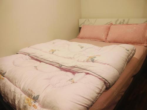 Voodi või voodid majutusasutuse Beautiful 1 bedroom apartment in Sundhara Kathmandu toas