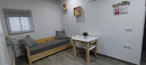 a small room with a bed and a table at Goliva las Rosas in Barbate