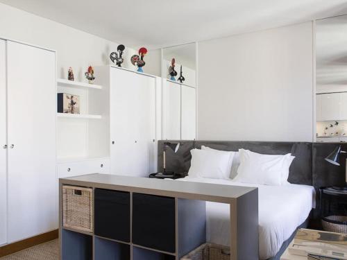 Chiado Cozy Bright Apt with AC Elevator