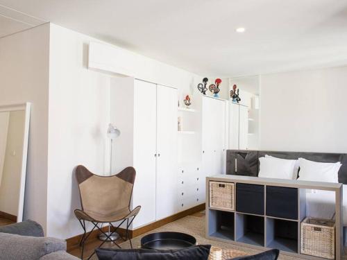 Chiado Cozy Bright Apt with AC Elevator