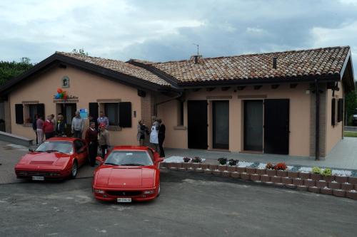 two red cars parked in front of a house at La Corte D'Emilio B&B in Vignola
