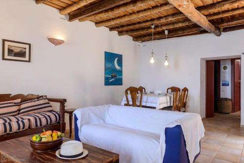 Katil atau katil-katil dalam bilik di Waveside Sanctuary - Luxurious Seastone Villa