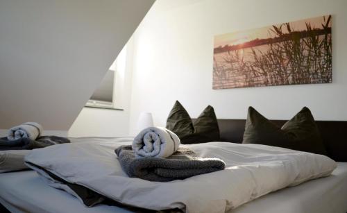 เตียงในห้องที่ Seehaus-Loft