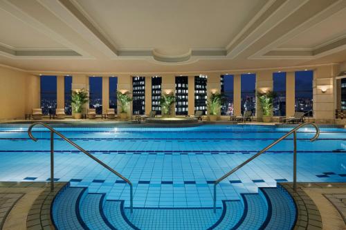 a large swimming pool in a hotel room at Nagoya Marriott Associa Hotel in Nagoya