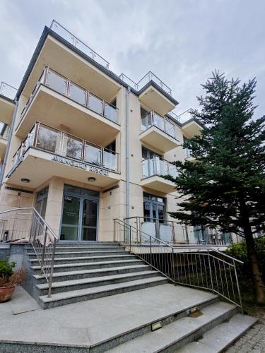 Το κτήριο όπου στεγάζεται  το διαμέρισμα