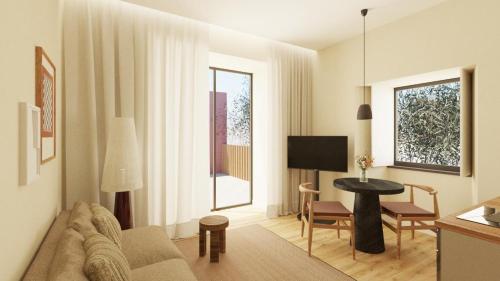 - un salon avec un canapé et une table dans l'établissement Quinta da Casa Grande, à Ponta Delgada