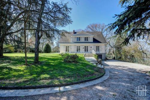 Photo de la galerie de l'établissement L'élégante/Belle Villa Familiale, à Saint-Avertin