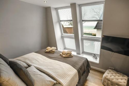 a bedroom with a bed with two towels on it at Beach House Penthousewohnung Düne in Timmendorfer Strand