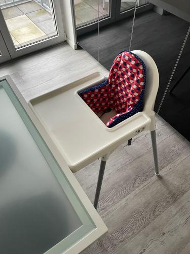 a swing chair with a pillow on it at Ferienwohnung Hospitalgraben in Weimar