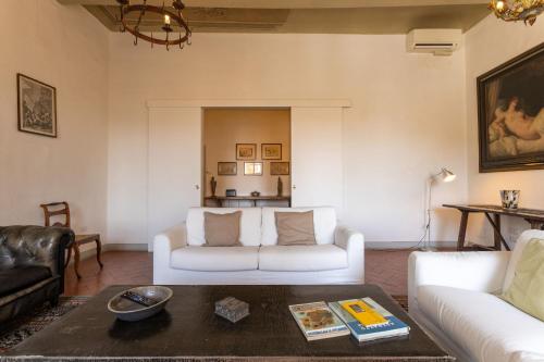 Santa Croce Dante's View Apartment with Terrace by Halldis