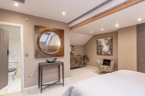 a bedroom with a bed and a mirror at Sun Hill Cottage in Leyburn