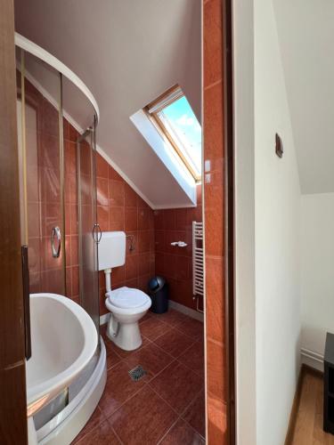 Koupelna v ubytování Casa Tofalvi