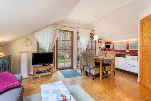 a living room with a table and a kitchen at Haus Waldesruh in Bruchhausen