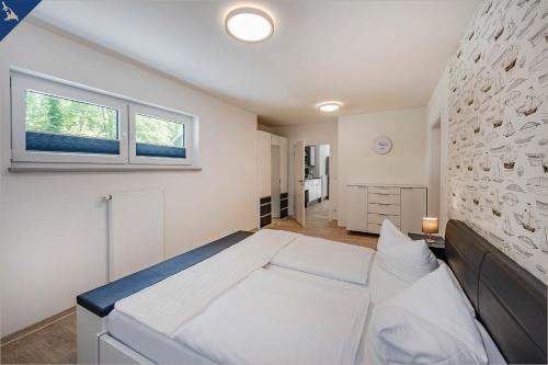 Un pat sau paturi într-o cameră la Villa Doris Whg 6 Morgenrot