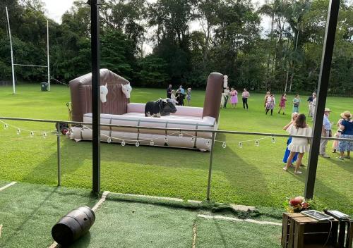 Επισκέπτες που μένουν στο Sunshine Coast retreat your own private golf course