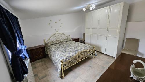 a bedroom with a bed and a dresser in it at Saracen House in San Giovanni Rotondo