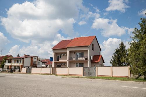 Farkas Villa 6782 Mórahalom, 17 István király út kép - 3