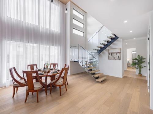 Gambar di galeri bagi Prestige and Elegance 5BR House w Pool Rochedale di Rochedale