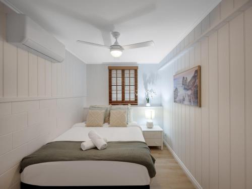 a bedroom with a bed and a window at Serene 3 Bedroom Inner City Retreat Highgate Hill in Brisbane