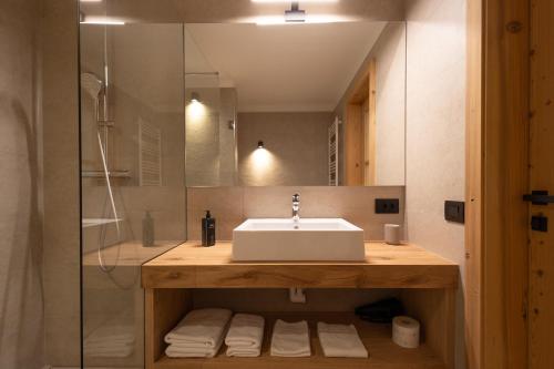 Bilik mandi di Garni Residence Alnö - Adults Only
