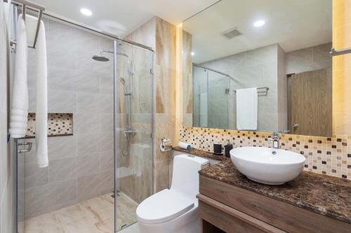 Ένα μπάνιο στο Appartements avec piscine