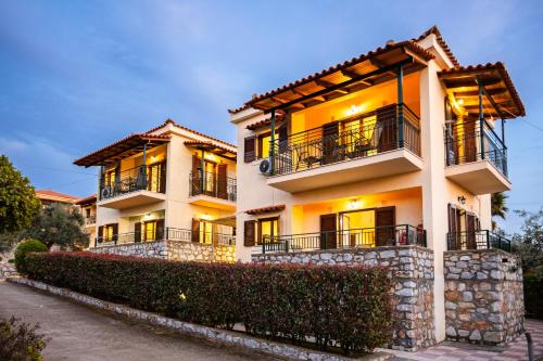 Stoupa Serene Nests - Spitiko Getaway