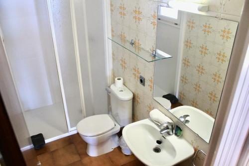 Koupelna v ubytování Apartamento con vista frontal al mar en Pals 316