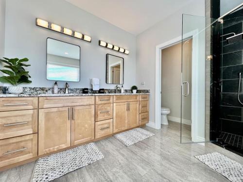 a bathroom with a sink and a mirror at Luxury Home Incredible master suite Liberty Twp OH in Middletown