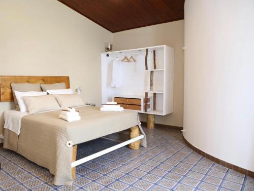 een slaapkamer met een groot bed en een witte kast bij B&B I 3 Mori in Barcellona-Pozzo di Gotto
