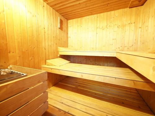 a sauna with a sink and a wooden floor at EcoResort Il Cantico della Natura in Magione