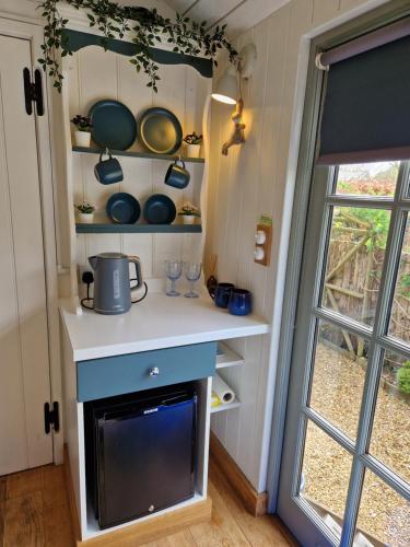 a small kitchen with a blue and white stove at Dolly at Lowlands in Ringwood