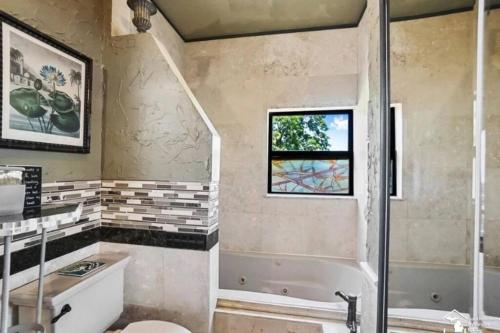 een badkamer met een bad, een wastafel en een douche bij Part of Mini-Mansion, private, 3 story Lake Erie views in Luna Pier