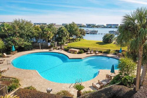 an overhead view of a swimming pool with a view of the water at PB B204 - Close to Beach - Optional Boat Slip in Fort Walton Beach