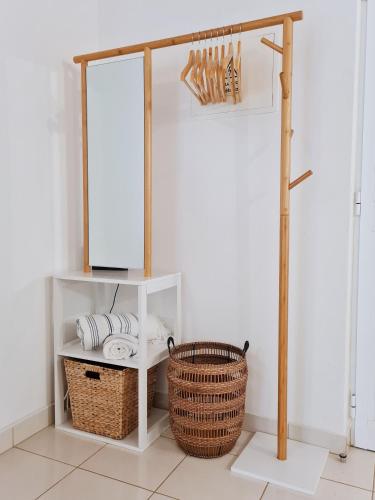 Foto MINHA CASA SUA CASA - Cozy Little House, AC & WiFi 3